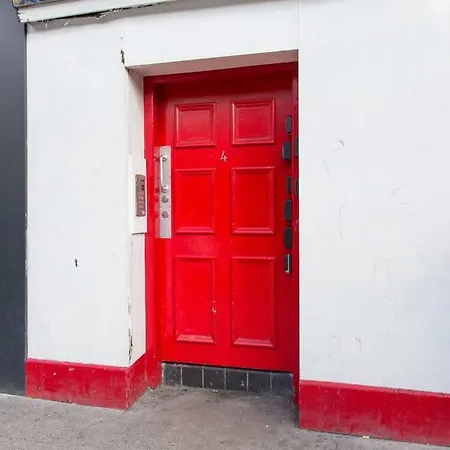 Modern & Bright 1 Bed For 4 Close To Centre! *