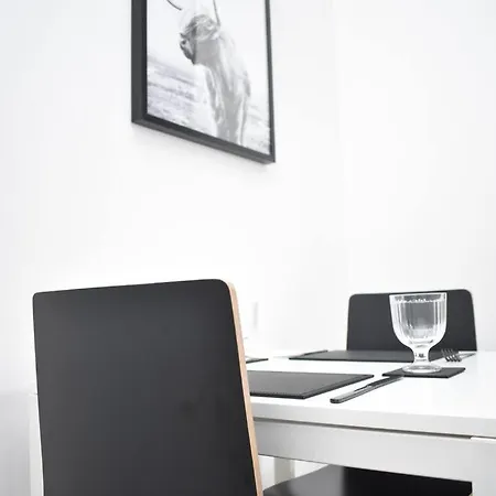 Modern & Bright 1 Bed For 4 Close To Centre! Апартаменты *