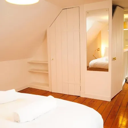 Beautiful Bohemian 2br Flat In The Cowgate Appartement