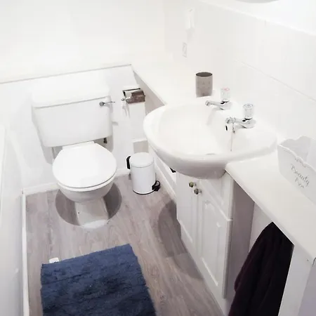Apartamento Peaceful And Quiet In A Bustling Edimburgo