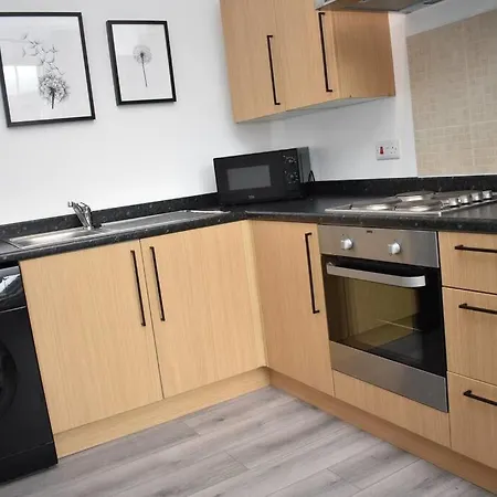 Апартаменты Modern & Bright 1 Bed For 4 Close To Centre! *