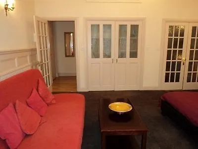 Palace Residential Lets 아파트 *