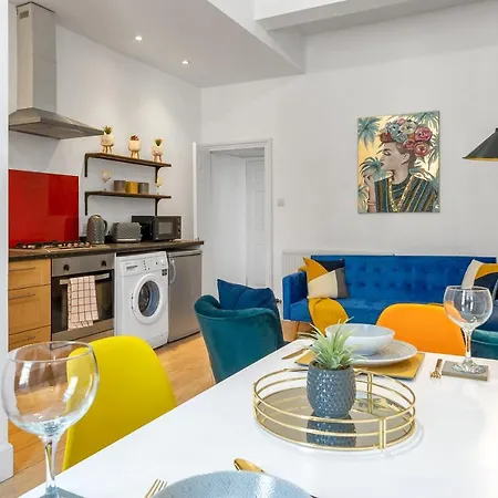 Cosy 1 Bed Main Door In Lovely Leith, Favourite For Tourists, Relocation, Businesses, Long Stays Welcome * Edinburgh