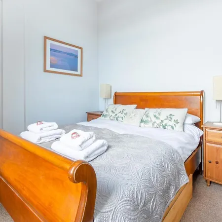 Beautiful Center 1 Bed With Park View Apartment Edinburgh