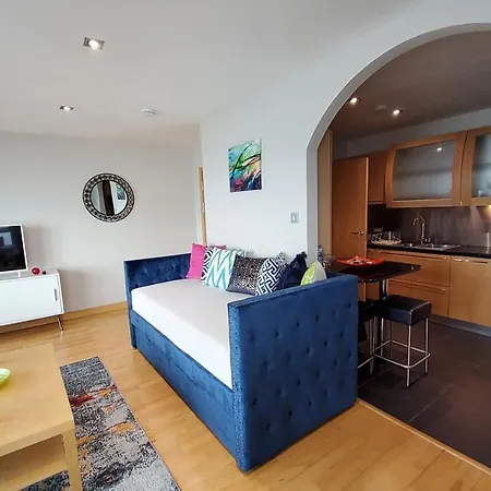 2 Bed Aprtmt- Waterfront, 5 Beds, Parking