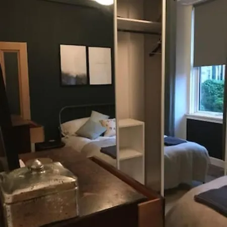 Guestready - Cosy 2 Bed Flat Close To Royal Mile & Arthurs Seat דירה אדינבורו