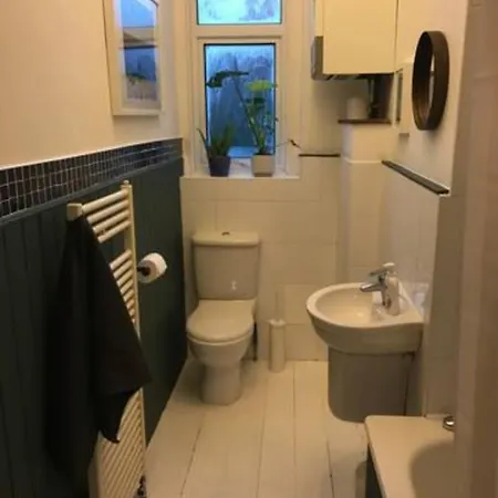 Apartamento Guestready - Cosy 2 Bed Flat Close To Royal Mile & Arthurs Seat Edimburgo