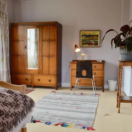 Amazing Morningside Two Bedroom Flat