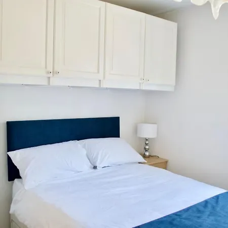 Central And Spacious Flat - Royal Mile *