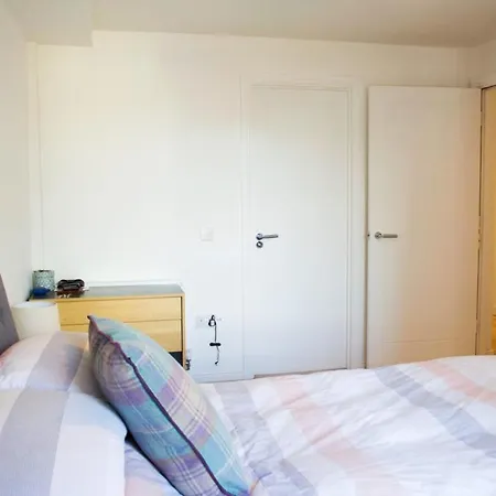 Modern By Leith Walk Apartment Edinburgh