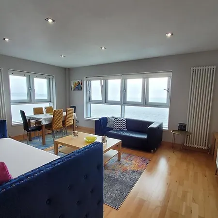 2 Bed Aprtmt- Waterfront, 5 Beds, Parking