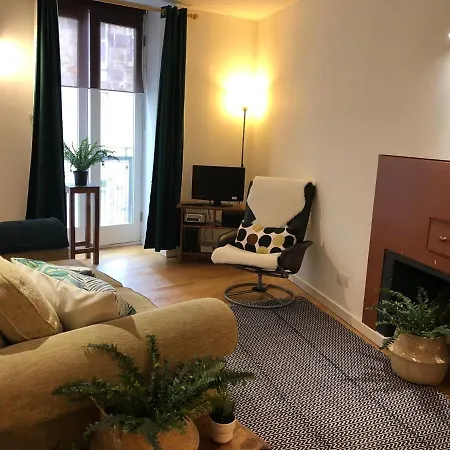 The Edmonstone's Appartement *