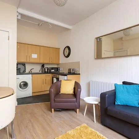 Apartment Homely 1 Bedroom Flat Near Haymarket Station Edinburgh