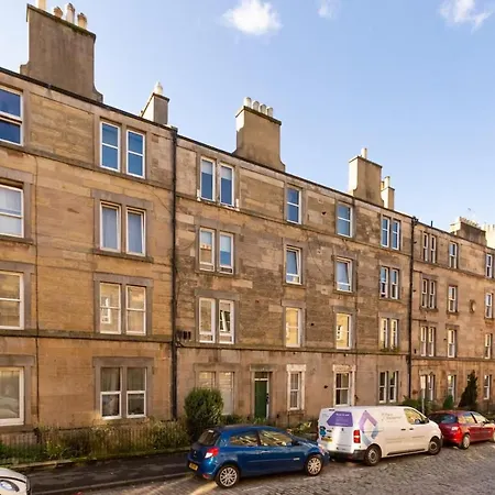Homely 1 Bedroom Flat Near Haymarket Station * Edinburgh