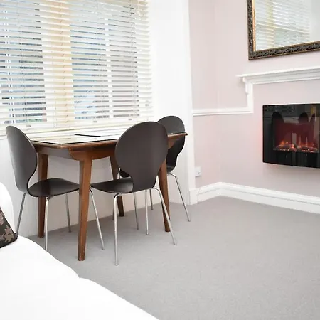 2br In Heart Of Old Town. Castle View + Royal Mile * Edinburgh