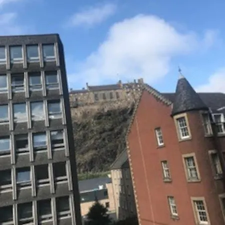 2br In Heart Of Old Town. Castle View + Royal Mile *
