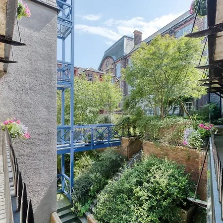 2br In Heart Of Old Town. Castle View + Royal Mile Edinburgh