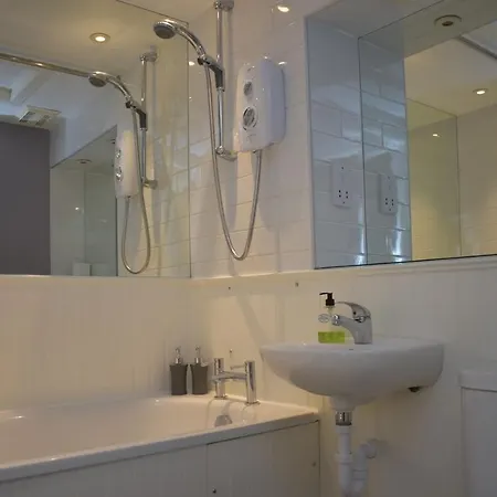 2br In Heart Of Old Town. Castle View + Royal Mile