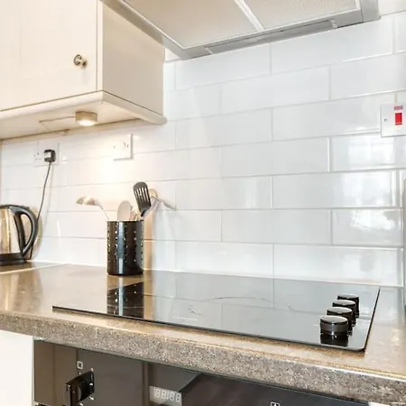 2br In Heart Of Old Town. Castle View + Royal Mile *