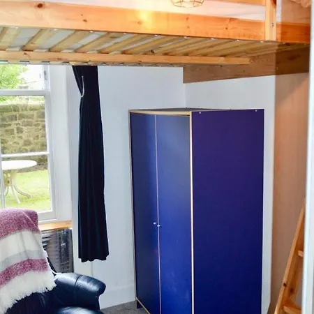 Fringe Base With Garden Near The Meadows Edinburgh