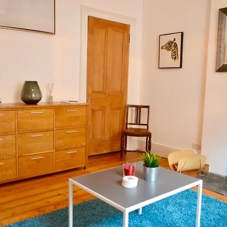 Fringe Base With Garden Near The Meadows * Edinburgh