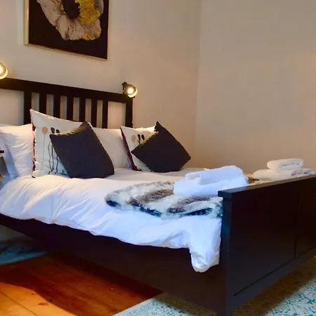 Fringe Base With Garden Near The Meadows * Edinburgh