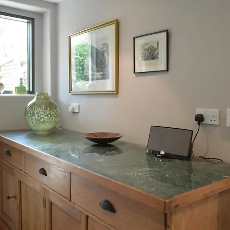 Amazing Morningside Two Bedroom Flat * אדינבורו