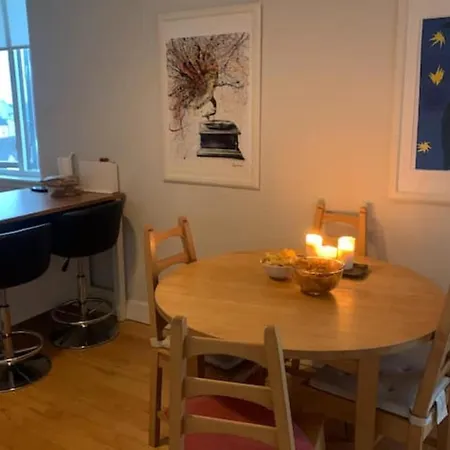 2 Bedroom Penthouse In Leafy Centre Apartamento *