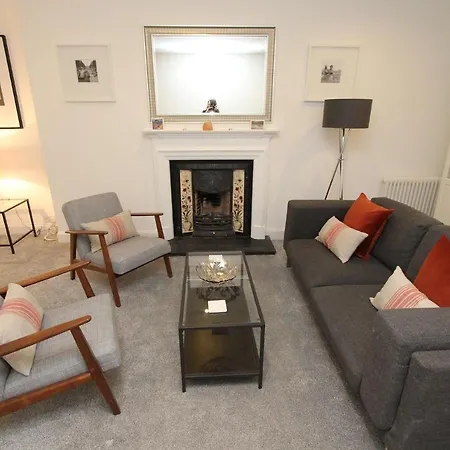Centre New Town 2 Bedroom Flat * Эдинбург