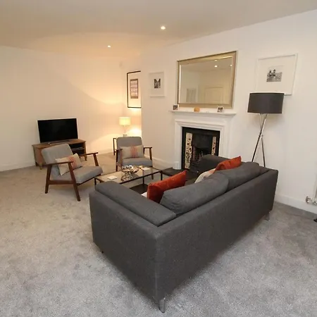 Centre New Town 2 Bedroom Flat *