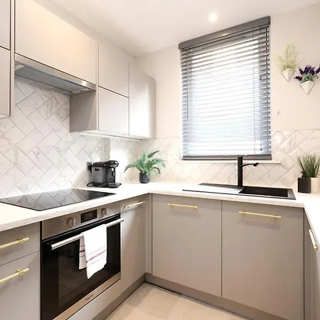 Apartment Joivy Modern 1 Bed Flat In West End, Close To Princes Gardens