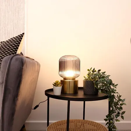 Joivy Modern 1 Bed Flat In West End, Close To Princes Gardens *