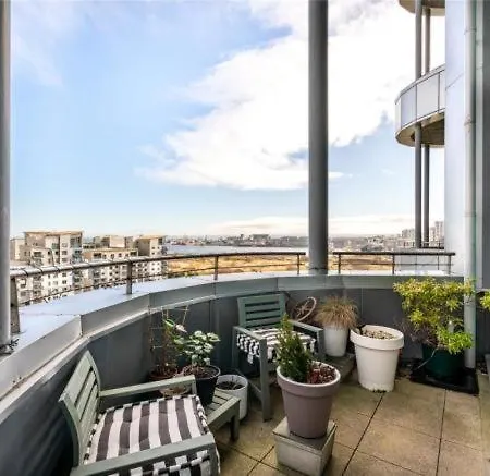 Stunning 3 Bedroom Edinburgh Waterfront Apartment Available For Cop26 *