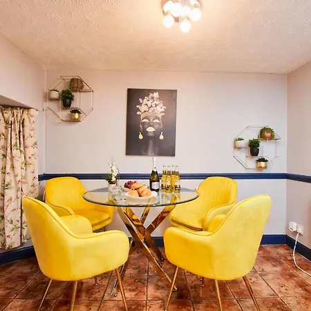Apartment The Stunning Duplex Sleeps 8 *
