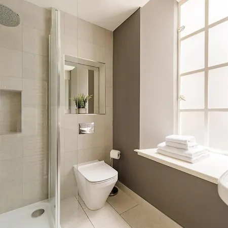 Museum Apartment *