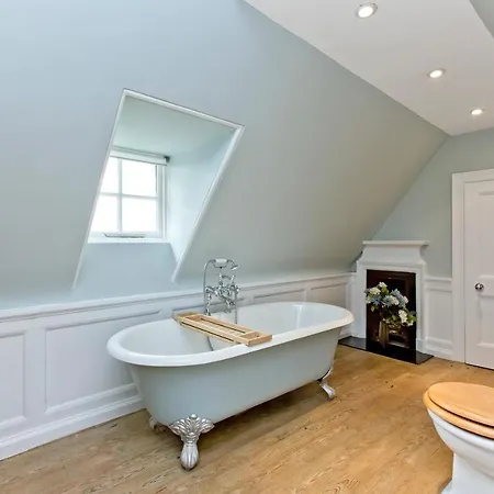 Luxury 3-bedroom With Stunning Views At Ramsay Garden