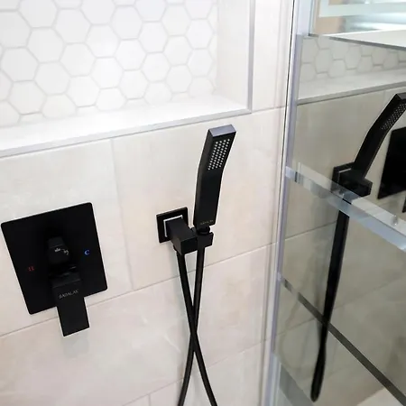 Joivy Modern 1 Bed Flat In West End, Close To Princes Gardens *