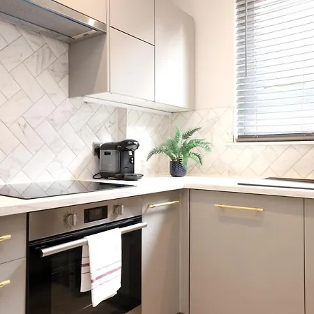 Apartment Joivy Modern 1 Bed Flat In West End, Close To Princes Gardens
