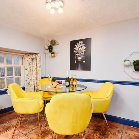Apartment The Stunning Duplex Sleeps 8