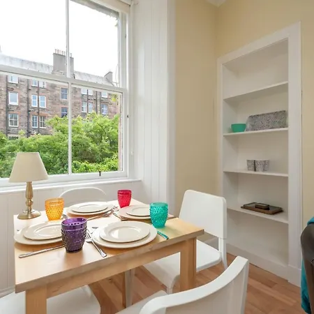 Cosy 1 Bedroom Flat With View Of Union Canal Apartment Edinburgh