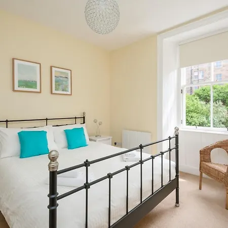 Cosy 1 Bedroom Flat With View Of Union Canal Apartment