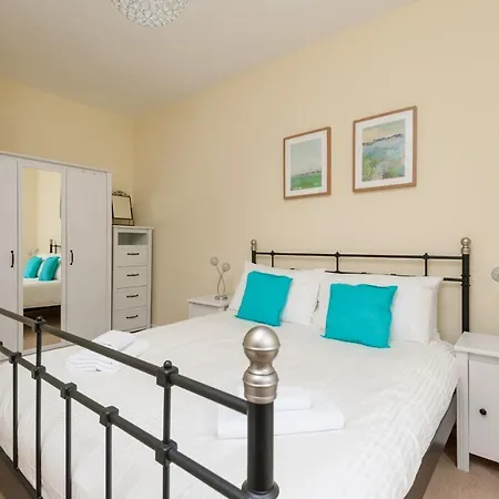 Cosy 1 Bedroom Flat With View Of Union Canal Apartment