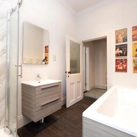 Апартаменты Joivy Sophisticated Near Castle Эдинбург