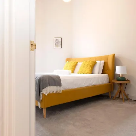 Apartment Joivy Sophisticated Near Castle