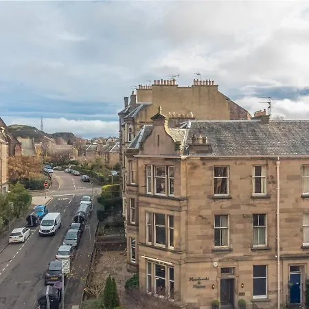 Spacious And Bright Property, In Chic Morningside! Sleeps Up To 6 Guests *