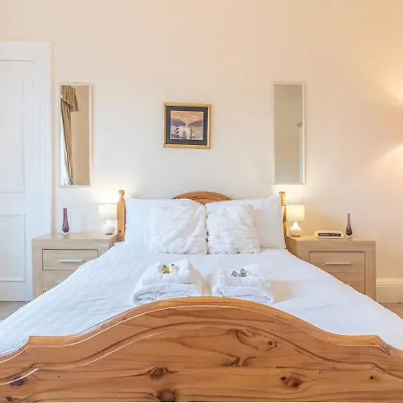 Spacious And Bright Property, In Chic Morningside! Sleeps Up To 6 Guests * Edimburgo