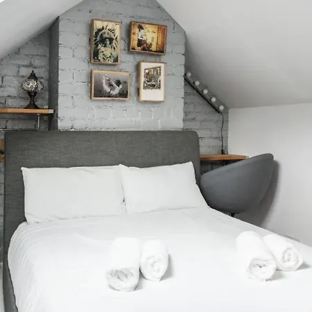 Modern Studio In Dean Village Near City Centre *