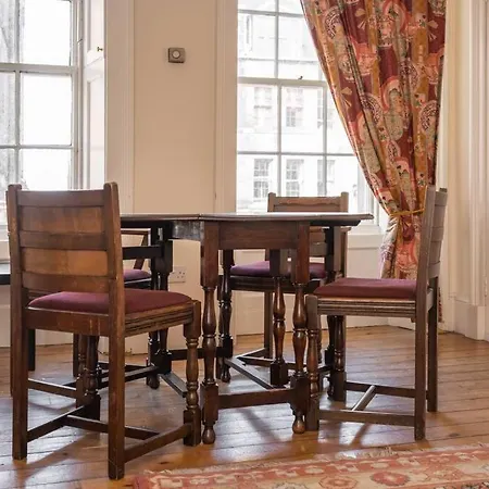 Spacious 2 Bedroom Flat In The City Centre Apartamento