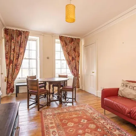 Spacious 2 Bedroom Flat In The City Centre Apartamento