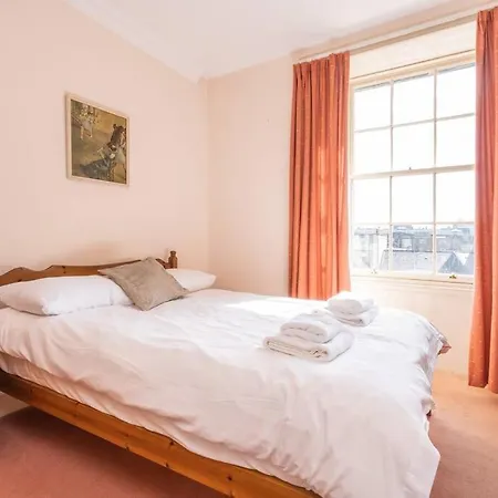 Spacious 2 Bedroom Flat In The City Centre * Edimburgo